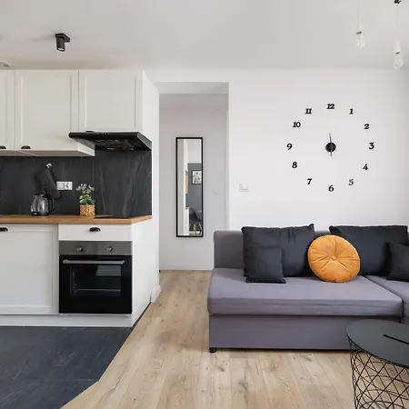 Atmospheric In A Historic Building By Renters דירה