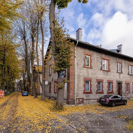 Atmospheric In A Historic Building By Renters שלאדז'