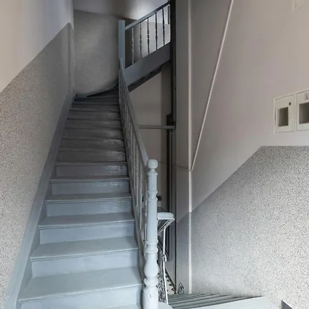 Atmospheric In A Historic Building By Renters דירה *