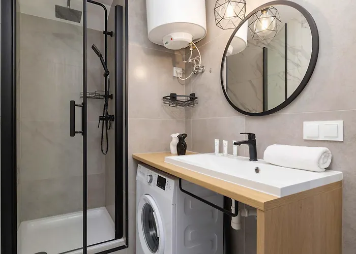 Atmospheric In A Historic Building By Renters דירה