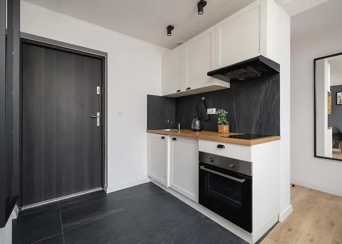 Atmospheric In A Historic Building By Renters * שלאדז'