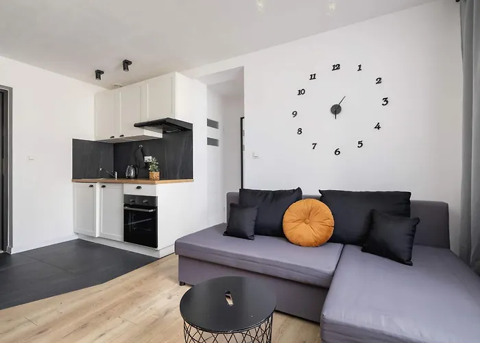 Atmospheric In A Historic Building By Renters דירה שלאדז'