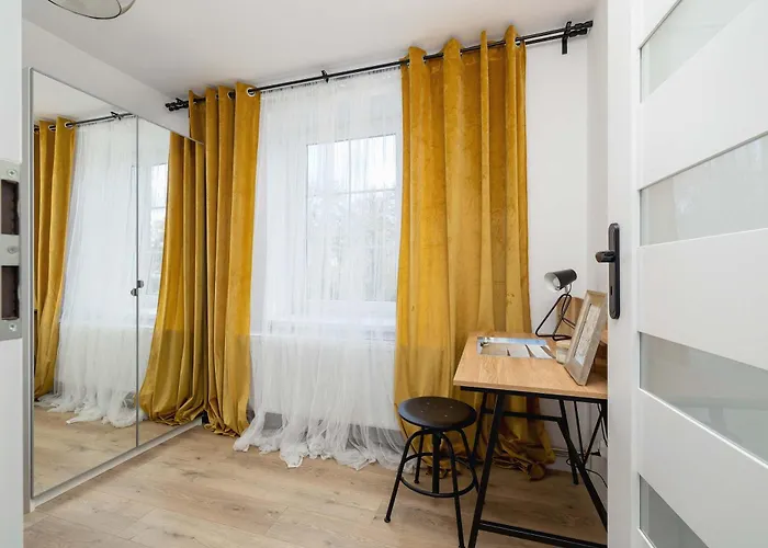 Atmospheric In A Historic Building By Renters דירה